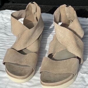 Eileen Fisher Tan Zip Sandals, Size 8, Never Been Worn